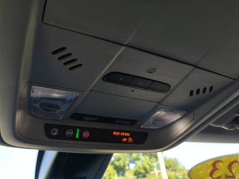 Used 2025 Chevrolet Blazer LT image 17