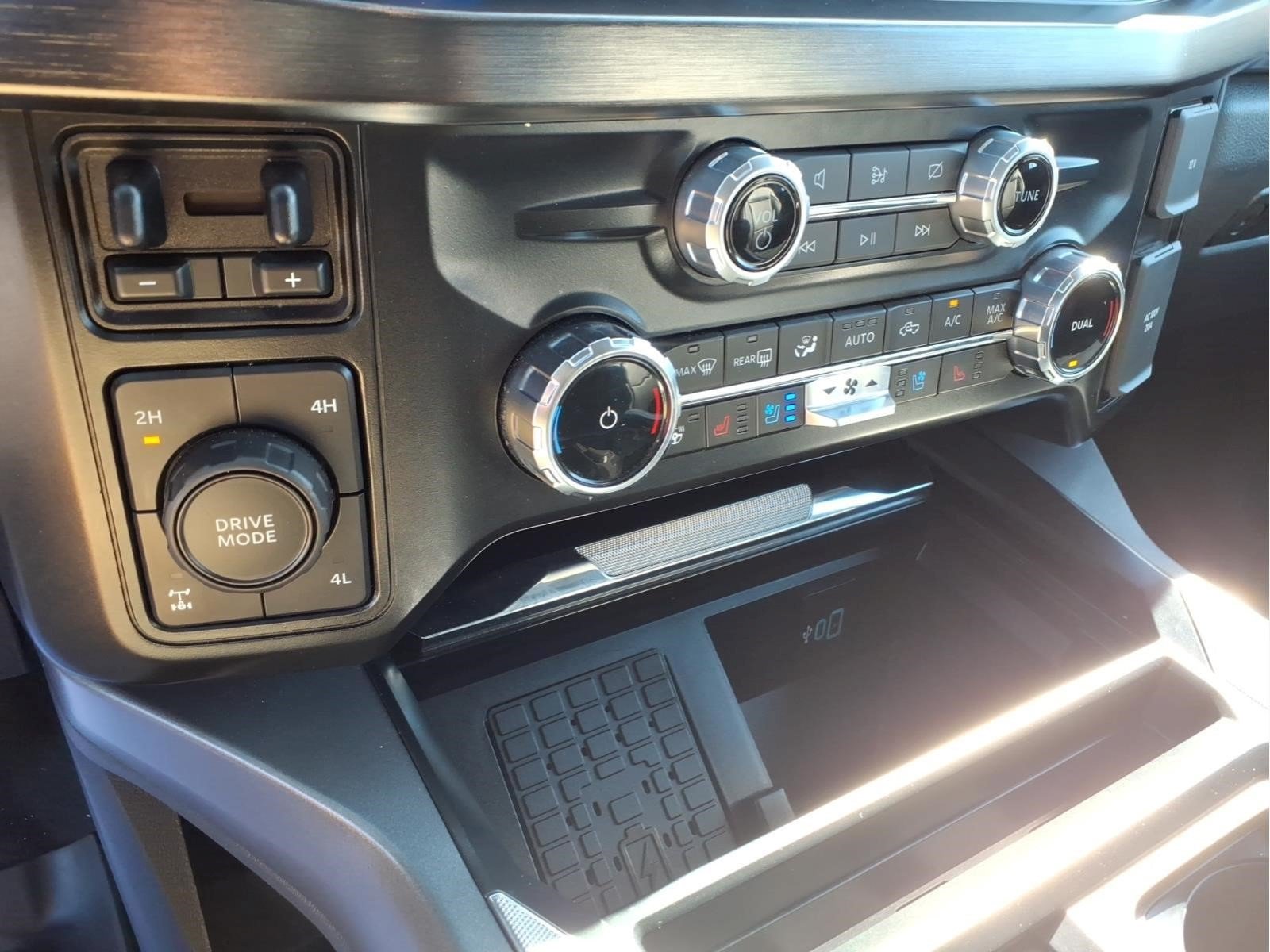 Used 2024 Ford F250 Lariat w/ Chrome Package AWD/4WD image 30