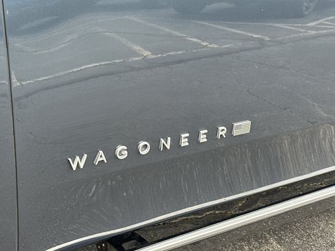 Used 2024 Jeep Wagoneer L Series III w/ Premium Group I image 14