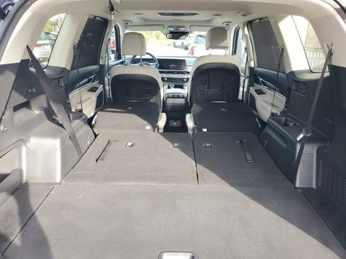 Used 2024 Kia Telluride EX w/ EX Captain's Chair Package image 9