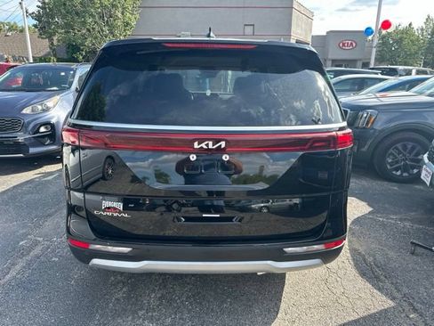 Used 2024 Kia Carnival LX FWD image 5