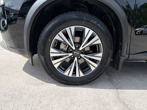 Used 2023 Nissan Rogue SV FWD image 12