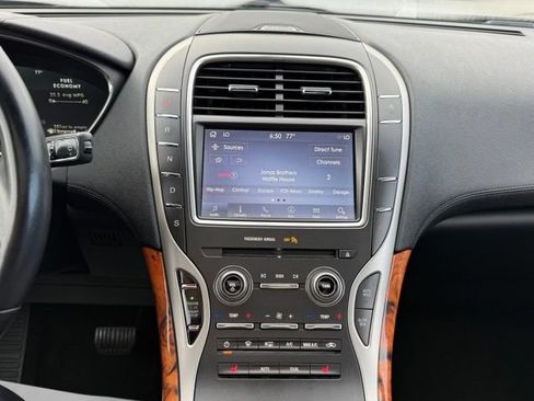 Used 2019 Lincoln Nautilus Select AWD/4WD image 18