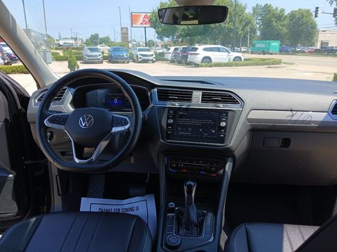 Used 2024 Volkswagen Tiguan SE AWD/4WD image 22