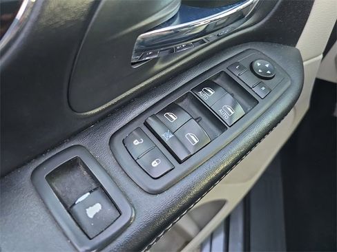 Used 2020 Dodge Grand Caravan SXT image 16