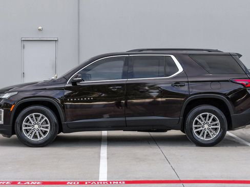 Used 2022 Chevrolet Traverse LT FWD image 15