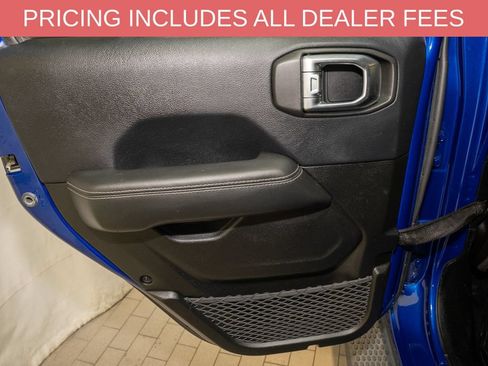 Used 2019 Jeep Wrangler Unlimited Sahara AWD/4WD image 9