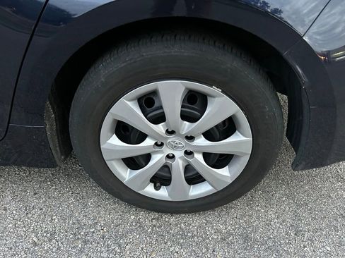 Used 2021 Toyota Corolla LE image 9