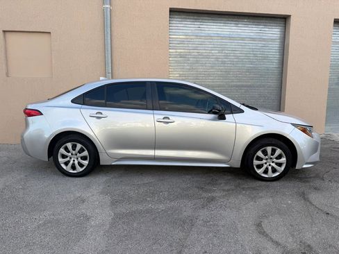 Used 2020 Toyota Corolla LE FWD image 13