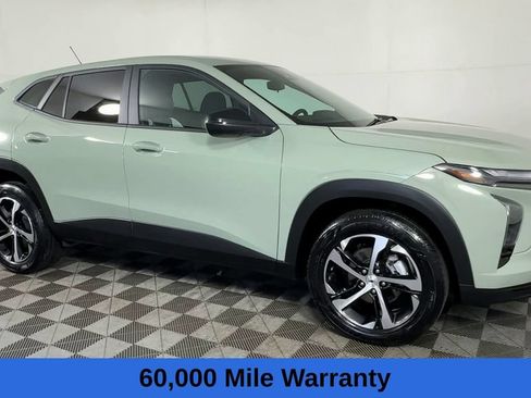 Used 2024 Chevrolet Trax RS w/ Driver Confidence Package FWD image 3