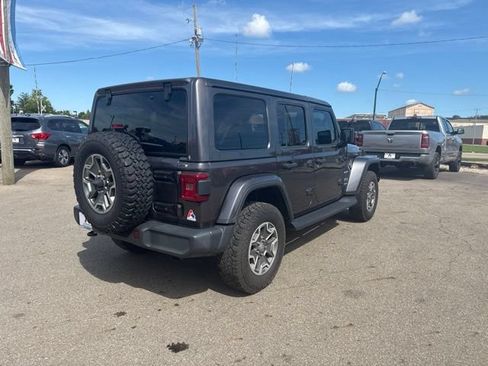 Used 2018 Jeep Wrangler Unlimited Sahara AWD/4WD image 3
