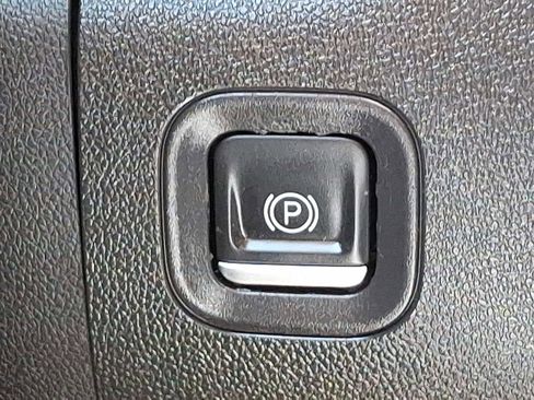 Used 2021 Chevrolet Silverado 1500 Custom AWD/4WD image 25