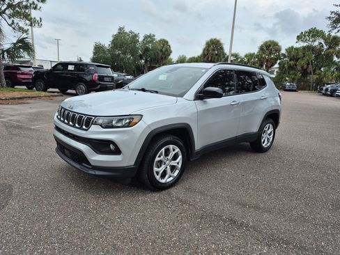 Used 2024 Jeep Compass Latitude AWD/4WD image 1