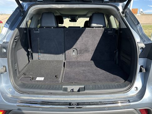 Certified 2022 Toyota Highlander Platinum image 30