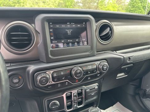 Used 2022 Jeep Gladiator Mojave AWD/4WD image 11