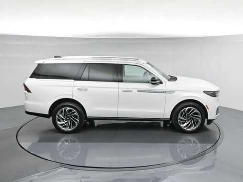 Used 2025 Lincoln Navigator Reserve AWD/4WD image 43