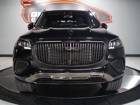 Used 2025 Mercedes-Benz Maybach GLS 600 4MATIC image 47
