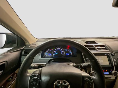 Used 2014 Toyota Camry XLE w/ Leather Package image 7