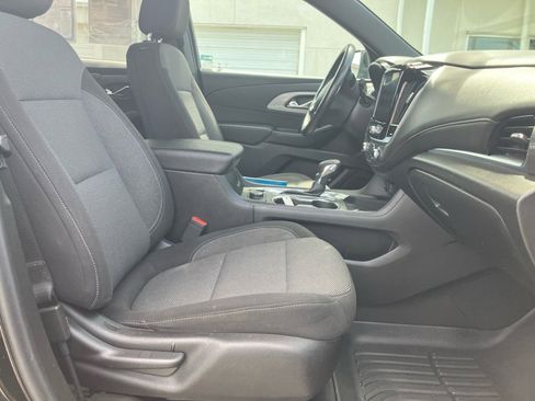 Used 2022 Chevrolet Traverse LT image 32