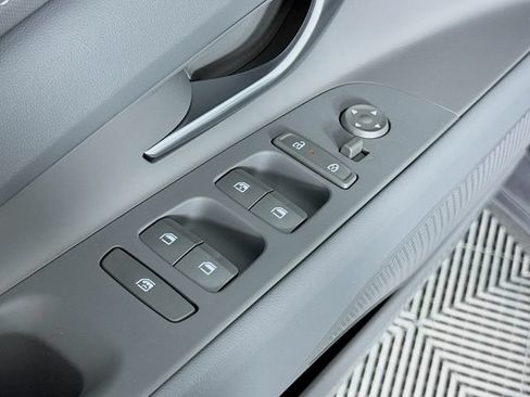 New 2025 Hyundai Elantra SEL FWD image 29