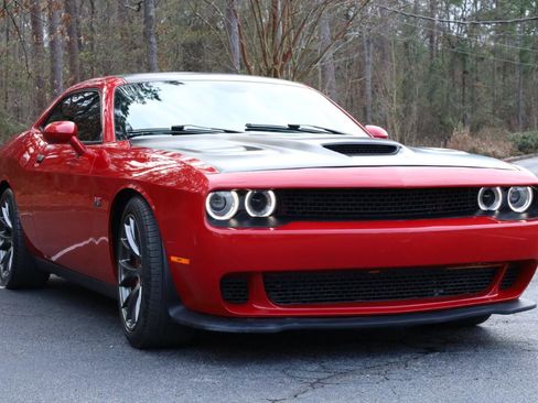 Used 2016 Dodge Challenger SRT w/ Technology Group image 7