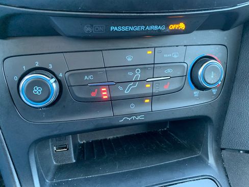 Used 2018 Ford Focus SE w/ Cold Weather Package image 18