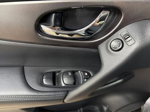 Used 2015 Nissan Rogue SV FWD image 26