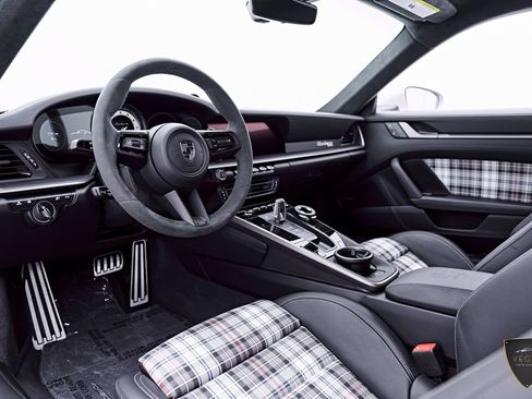 Used 2025 Porsche 911 Turbo S AWD/4WD image 2