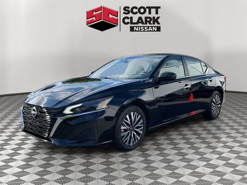 Used 2025 Nissan Altima 2.5 SV FWD image 3