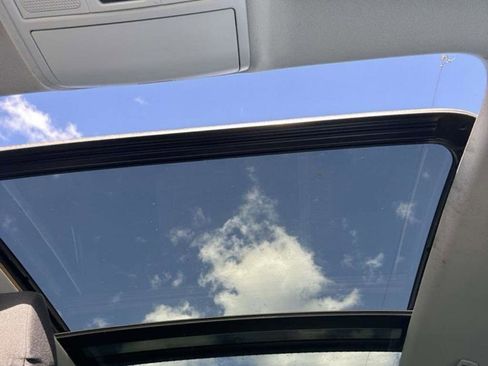 Used 2013 Volkswagen Tiguan S image 2