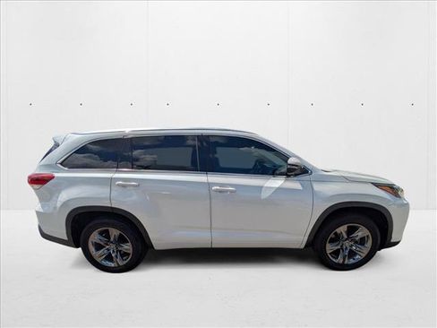 Used 2019 Toyota Highlander Limited Platinum image 4