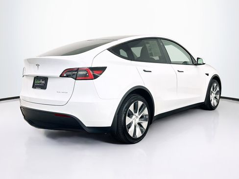 Used 2021 Tesla Model Y Long Range image 9