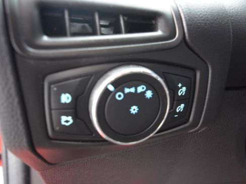 Used 2014 Ford Focus SE w/ Equipment Group 201A FWD image 18