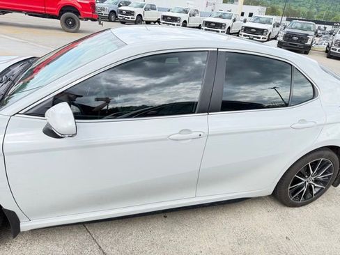 Used 2024 Toyota Camry SE w/ Convenience Package image 25