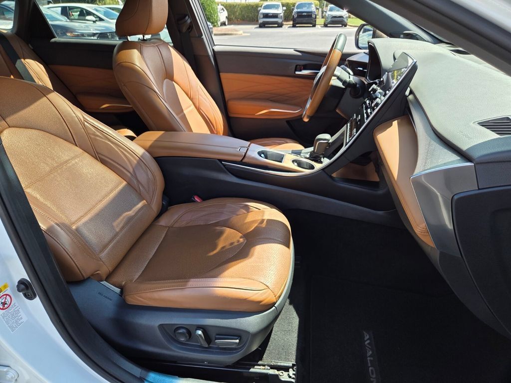 Used 2019 Toyota Avalon Limited w/ Advanced Safety Package FWD image 15