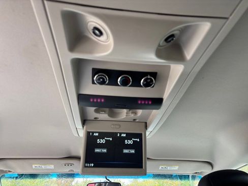 Used 2013 Chrysler Town & Country Touring image 12