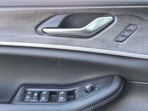 New 2025 Jeep Grand Cherokee L Limited w/ Black Appearance Package image 17