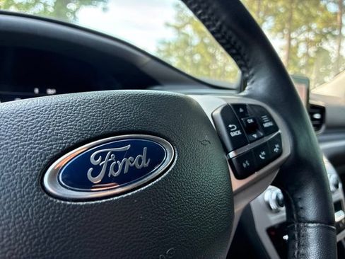 Used 2023 Ford Explorer XLT AWD/4WD image 30