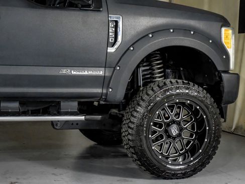 Used 2017 Ford F250 XLT w/ XLT Value Package image 7