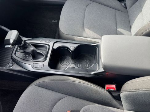 Used 2025 Kia K4 LXS image 40