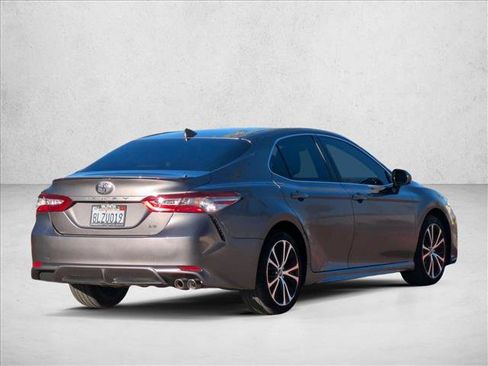 Used 2019 Toyota Camry SE image 5