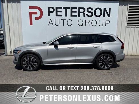 Used 2024 Volvo V60 B5 Cross Country Ultimate AWD/4WD image 7