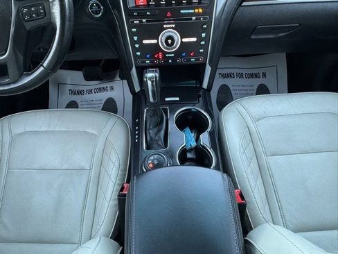 Used 2017 Ford Explorer Platinum image 21