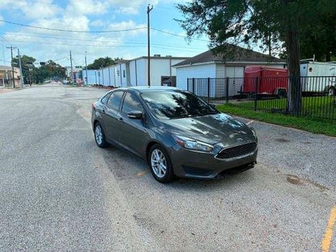 Used 2017 Ford Focus SE FWD image 9