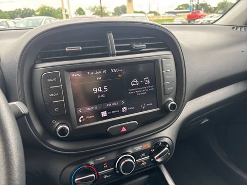 Used 2025 Kia Soul LX w/ LX Technology Package FWD image 20