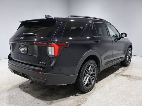 Used 2025 Ford Explorer ST-Line w/ ST-Line Street Pack image 2
