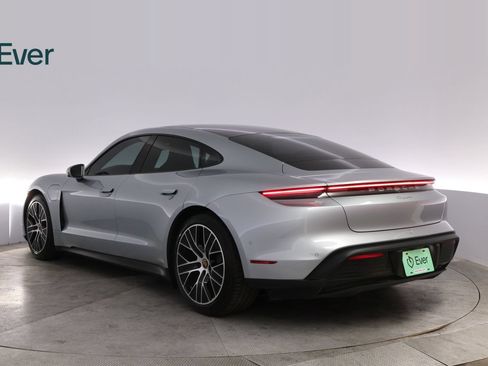 Used 2022 Porsche Taycan RWD image 17