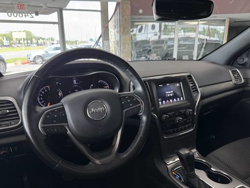 Used 2019 Jeep Grand Cherokee Laredo image 44