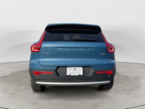 Certified 2025 Volvo XC40 B5 Core image 4