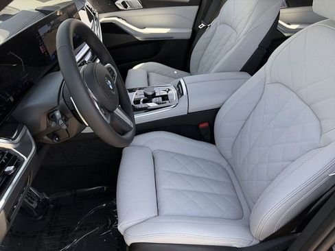 New 2026 BMW X7 xDrive40i w/ M Sport Package image 18